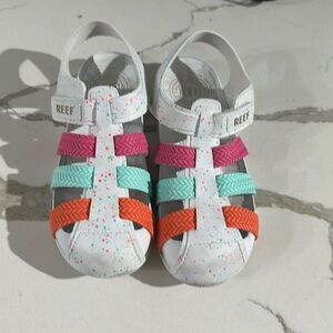 Adorable girls REEF water friendly sandals size 2